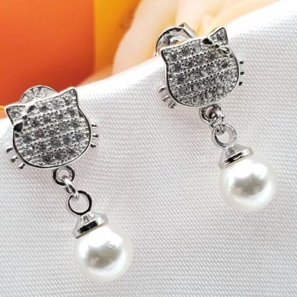 2/$20 Brand New Hello Kitty Pearl S925 Silver Earrings - Picture 1 of 3